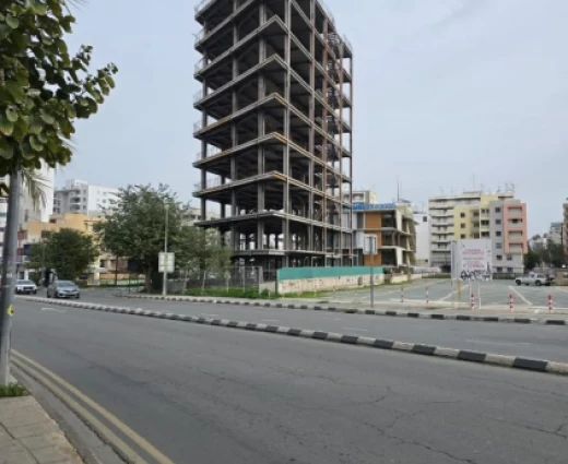 Ελεγκτική: Ημιτελές κτίριο 14 χρόνια στη Λευκωσία - Ευθύνες στην τοπική αρχή και κενά στη νομοθεσία